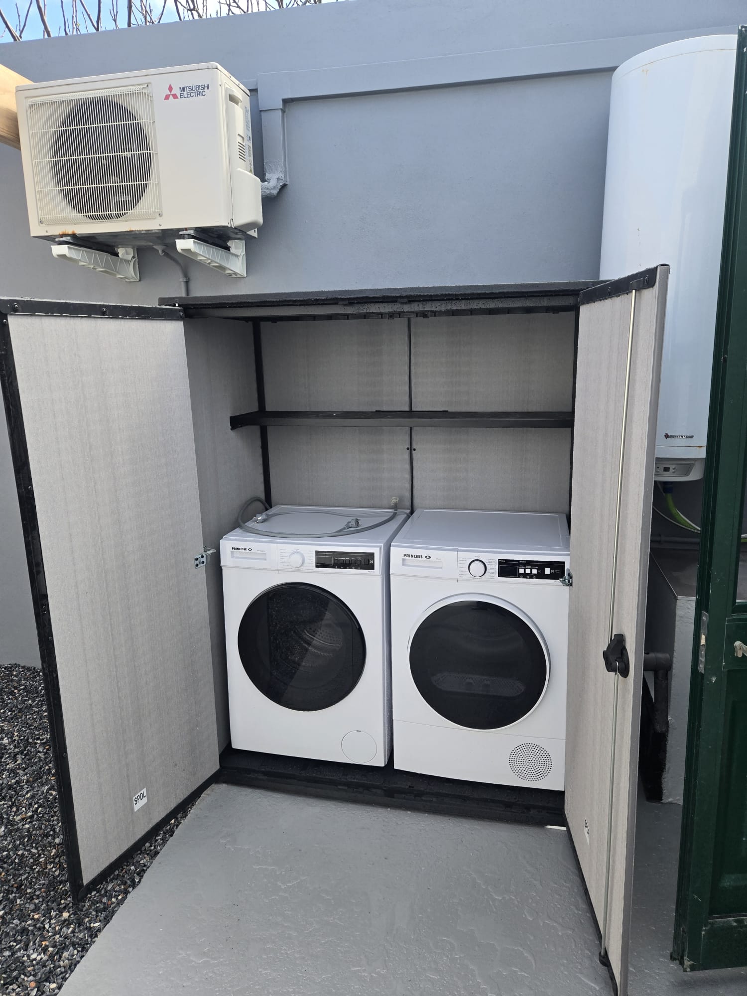 Laveuse & sécheuse, vue 1